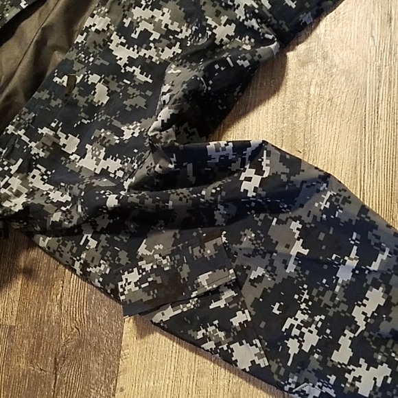 US NAVY NWU DIGITAL CAMOUFLAGE GORE-TEX PARKA JACKET SMALL - Picture 4 of 15